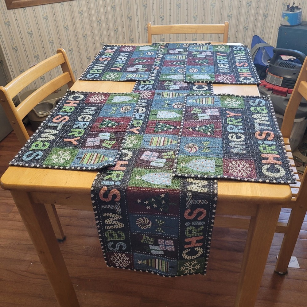 Merry Christmas Set Of 4 Tapestry Kitchen Dining‎ Table Placemats & Runner